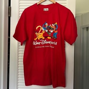 Disney vintage 2000 graphic tee